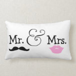 Herr und Frau Bride and Groom Wedding Gift Lendenkissen<br><div class="desc">Herr und Frau Kissen,  mit Lippen und Schnurrbart Detail .. perfekt für die Braut und Bräutigam auf ihrer Hochzeitsnacht,  Hochzeitsprodukte von Ricaso Lips vectorportal.com</div>