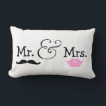 Herr und Frau Bride and Groom Wedding Gift Lendenkissen<br><div class="desc">Herr und Frau Kissen,  mit Lippen und Schnurrbart Detail .. perfekt für die Braut und Bräutigam auf ihrer Hochzeitsnacht,  Hochzeitsprodukte von Ricaso Lips vectorportal.com</div>