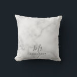 Herr und Frau | Eleganter weißer Marmor Modernes S Kissen<br><div class="desc">"Mr. and Mrs." Eleganter weißer Marmor Modernes Drehbuch Personalisiertes Geschenk Perfekt als Hochzeitsgeschenke für Neuvermählte,  Hochzeitstag Geschenke,  Valentinstag Tagesgeschenke und Geschenk für alle Anlässe.</div>