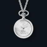 Herr und Frau | Moderne Skripthochzeit Armbanduhr<br><div class="desc">"Mr. and Mrs." Modernes Drehbuch Personalisiertes Coupé Geschenk Perfekt als Hochzeitsgeschenke für Neuvermählte, Hochzeitstag Geschenke, Valentinstag Geschenke und Geschenk für alle Anlässe. Bitte beachten Sie: Die Marmordetails werden im Kunstwerk simuliert. Bei der Herstellung dieses Produktes wird kein Marmor verwendet</div>