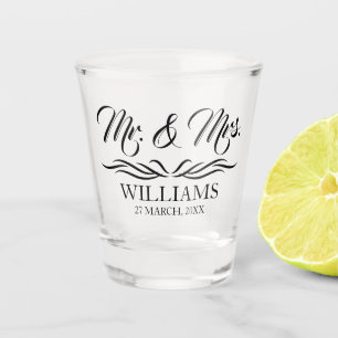 Herr und Frau Personalisiert Surname Gastgeschenk  Schnapsglas