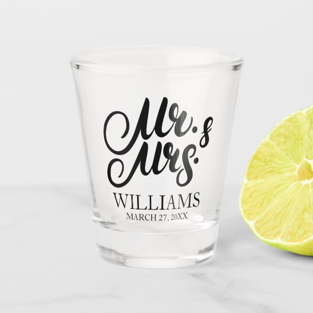 Herr und Frau Personalisiert Surname Gastgeschenk  Schnapsglas (Vorderseite)