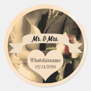 Herr und Frau Wedding mit Name und Datum in Sepia Runder Aufkleber