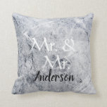 Herr und Herr graue homosexuelle Kissen<br><div class="desc">Modernes elegantes,  Herr und Herr,  Marmormuster des grauen Weiß,  Skript,  homosexuelles Hochzeitskissen.
Sie können es personifizieren und Ihren eigenen Text und Namen addieren.</div>