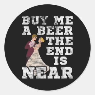 Herren Kauf mir ein Bier Das Ende ist nah Bräutiga Runder Aufkleber