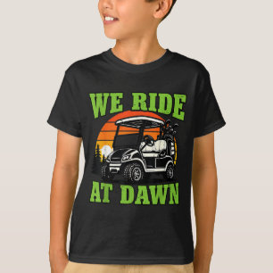 Herren Wir Reiten Bei Morgengrauen Golfwagen T-Shirt