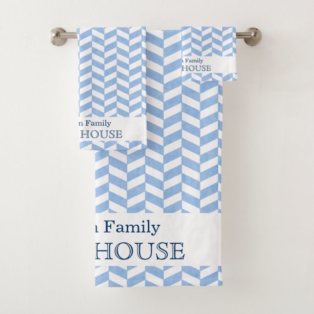 Herringbone Blue White Beach House | Individuelle  Badhandtuch Set (Insitu)