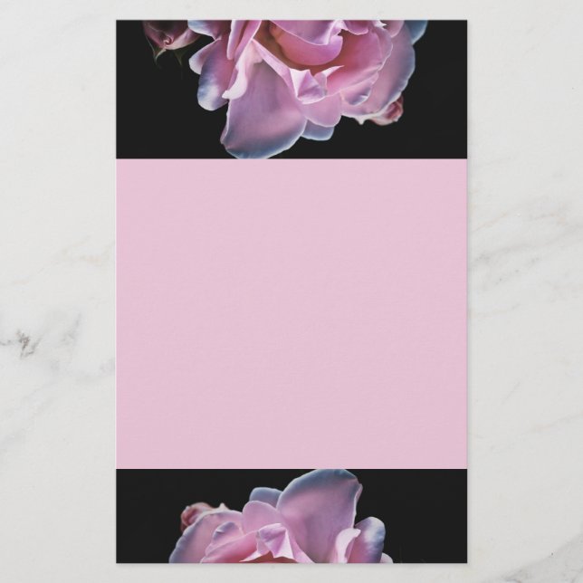 Herrliche rosa Rose auf Schwarzem Briefpapier (Vorderseite)