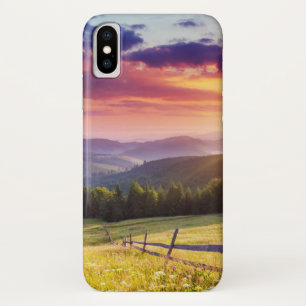 Herrlicher Sonnenuntergang in den Bergen iPhone X Hülle