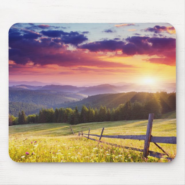 Herrlicher Sonnenuntergang in den Bergen Mousepad (Vorne)