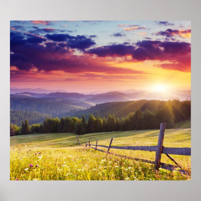 Herrlicher Sonnenuntergang in den Bergen Poster (Vorne)