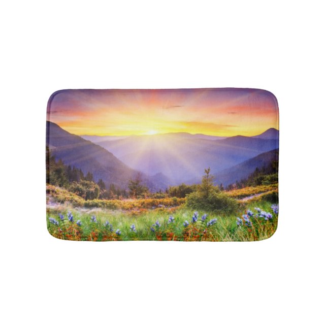 Herrlicher Sonnenuntergang in der Berglandschaft Badematte (Vorderseite)