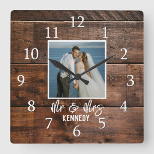 Herrn & Frau Hochzeitsfoto Rustikales Bauernhaus D Quadratische Wanduhr