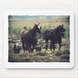 Herstellung des Heus mit Pferden Mousepad