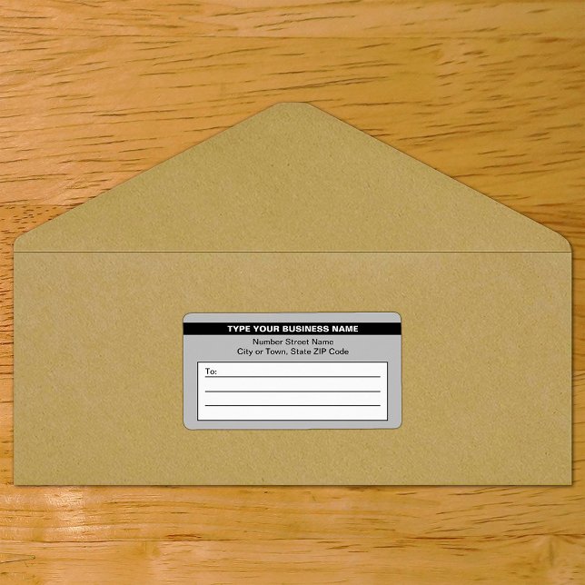Hervorhebung des Firmennamens auf der grauen Versa (Gray shipping label with your highlighted brand on envelope)