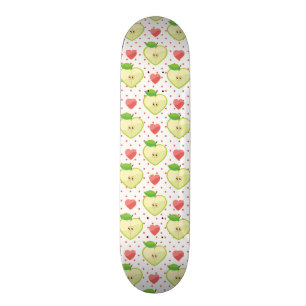 Herz-Äpfel mit rosa Tupfen und Herzen Skateboard
