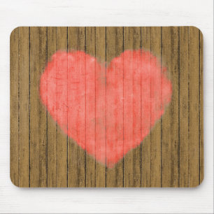 Herz, das in der hölzernen Wand zeichnet Mousepad