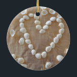 Herz der weißen Muscheln, Liebe des Sommers Beach Keramikornament<br><div class="desc">Herz der weißen Muscheln,  Liebe des Sommers Beach</div>