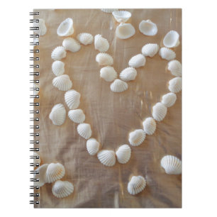 Herz der weißen Muscheln, Liebe des Sommers Beach Notizblock
