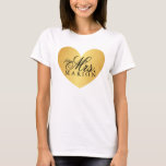 Herz-Fab goldene zukünftige Frau Shirt<br><div class="desc">Spaß-Shirt mit Gold Druckherzhintergrund. Groß,  Verlobung zu feiern. Addieren Sie leicht Ihren kundenspezifischen Text. Nachname wie gezeigt sind zweizeilig,  benutzen Singleraum oder verringern Textgröße,  um längere Namen in das Herz zu passen. *Please Anmerkung dort sind hellere Farbspezifikt. innerhalb des Herzens,  dieses ist nicht ein Defekt,  dieses Teil des Entwurfs.</div>