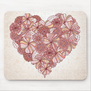 Herz gemacht von Hand gezeichneten Blumen Mousepad