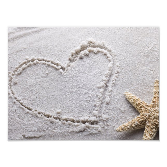 Herz Gezeichnet in Sand at Beach w Starfish Templa Fotodruck (Vorne)