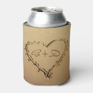Herz im Sand mit Liebe Monogrammen Dosenkühler