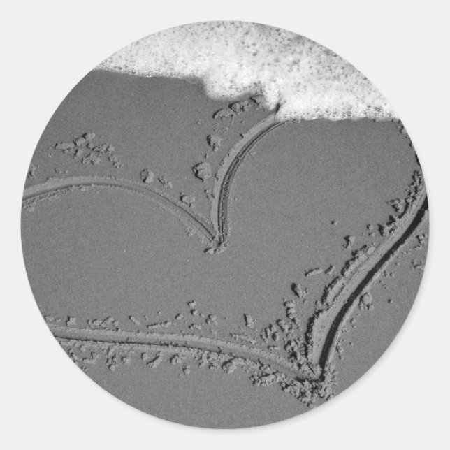 Herz in Sand Runder Aufkleber (Vorderseite)