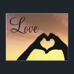 Herz-Shaped Hands-Silhouette Postkarte<br><div class="desc">Konzeption oder konzeptionelle Herzform oder Symbol aus Silhouette von Mensch oder Frau und Mann über einem Himmel bei Sonnenuntergang © und ® Bigstock® - Alle Rechte vorbehalten.</div>