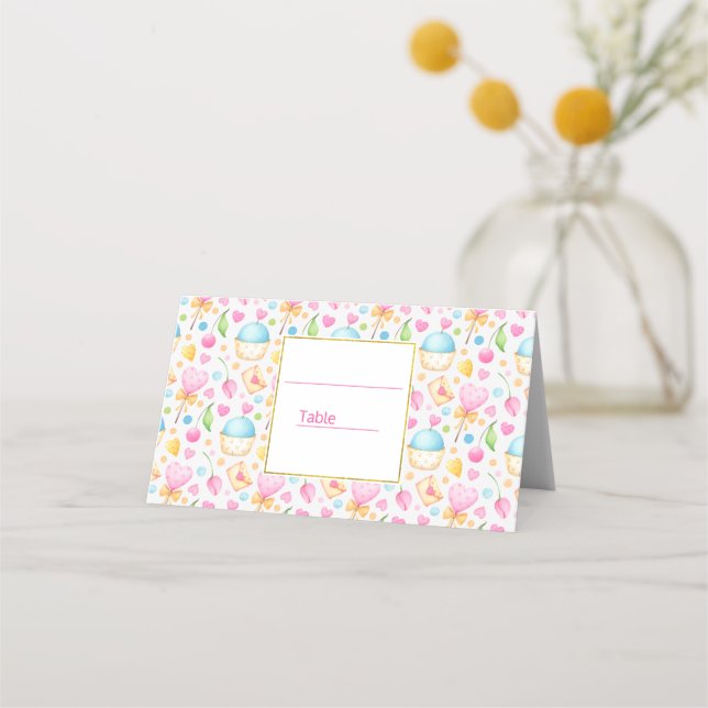 Herz und Cupcakes Delikates Wasserfarbenes Muster Platzkarte (Vorderseite)