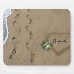 Herz und Spuren im Sand Mousepad