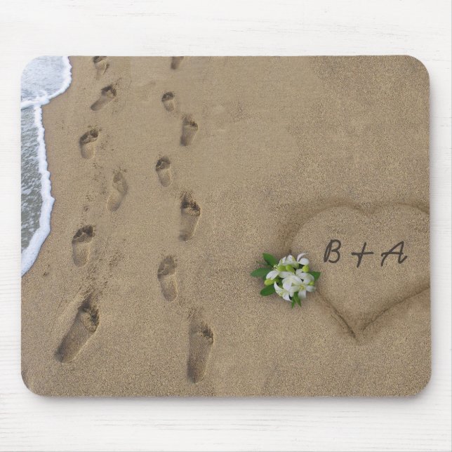 Herz und Spuren im Sand Mousepad (Vorne)