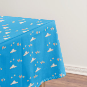 Herz und Wolken auf blau Tischdecke