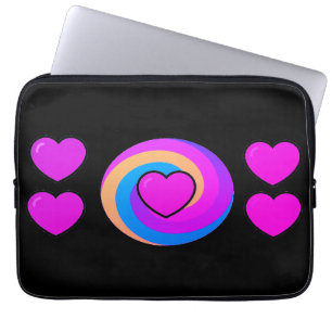 Herzen und Regenbogen auf schwarzem Hintergrund Laptopschutzhülle