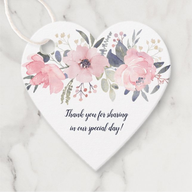 Herzförmige Rosa Blüte auf weißer Hochzeit | Geschenkanhänger (Vorderseite)