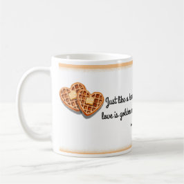 Herzförmige Waffeln mit herzlicher Tasse