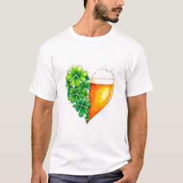 Herzförmiges Bier und glückliches Klee T-Shirt