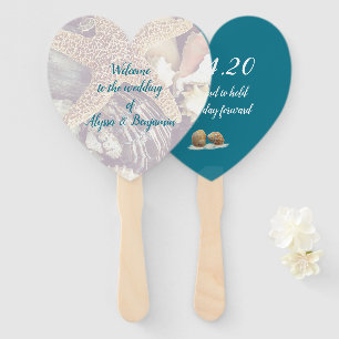 Herzgeformter Hochzeitslüfter haben und halten Fächer
