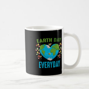 Herzgestalteter Earth Day Alltägliche Bienen Welt- Kaffeetasse