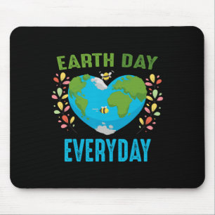 Herzgestalteter Earth Day Alltägliche Bienen Welt- Mousepad
