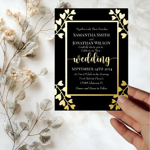Herzgestreifte Blume auf Black Wedding Gold Folieneinladung