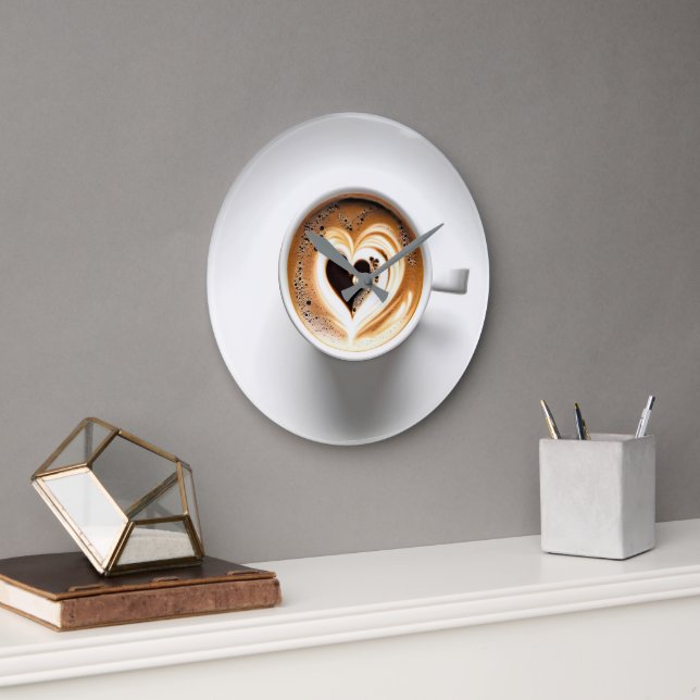 Herzkappuccino im White Coffee Cup Große Wanduhr (Büro)