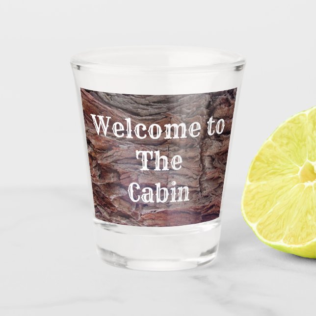 Herzlich willkommen im Nahen Foto Cabin Tree Trunk Schnapsglas (Vorderseite)