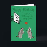 Herzlichen Glückwunsch zum Geburtstag, um die Son  Karte<br><div class="desc">Wünschen Sie sich einen wunderbaren Schritt für einen guten Geburtstag mit zwei bezaubernden Schlägern,  die Basketball spielen,  mit einem mit einem Hoop markierten Schläger auf einem hübschen grünen Hintergrund.</div>