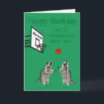 Herzlichen Glückwunsch zum Geburtstag, um die Son  Karte<br><div class="desc">Wünschen Sie sich einen wunderbaren Schritt für einen guten Geburtstag mit zwei bezaubernden Schlägern,  die Basketball spielen,  mit einem mit einem Hoop markierten Schläger auf einem hübschen grünen Hintergrund.</div>