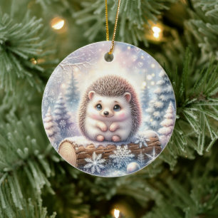 Herzlicher Igel in einem schneebedeckten Wald Keramik Ornament