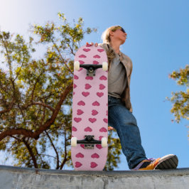 Herzmuster aus rosa Kristallen Skateboard