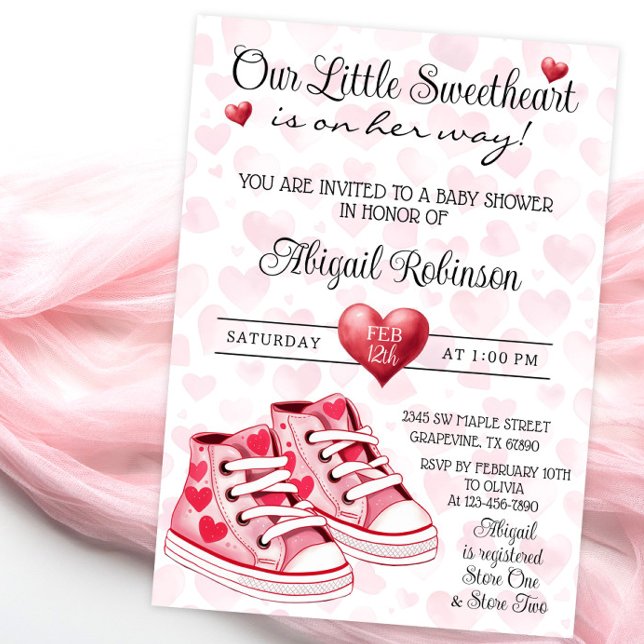 Herzneaker Sweetheart Valentine Baby Dusche Einladung (Cute heart baby sneakers baby shower invitation with cute sneakers on a pretty heart background.)