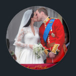 Herzog und Herzogin von Cambridge Royal Wedding Magnet<br><div class="desc">Atemberaubend! TRH Herzog und Herzogin von Cambridge Royal Wedding. Berufliches Foto.importiert aus der Originalkamera, um die beste Bildqualität auf Ihren Geschenkartikeln zu garantieren.</div>