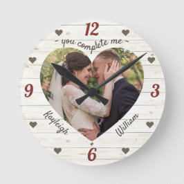Herzpuzzle Hochzeit Foto Sie ergänzen mich rustika Runde Wanduhr